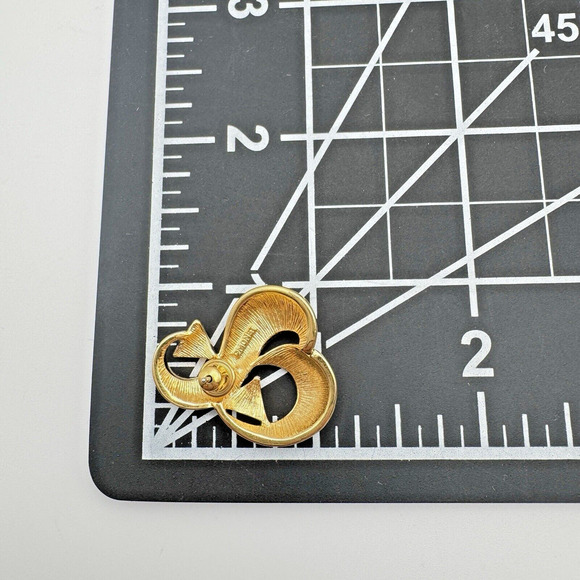 Vintage Monet Abstract Arrow Swirl Pierced Earrings Gold Tone 80s Retro Unusual - Picture 7 of 9